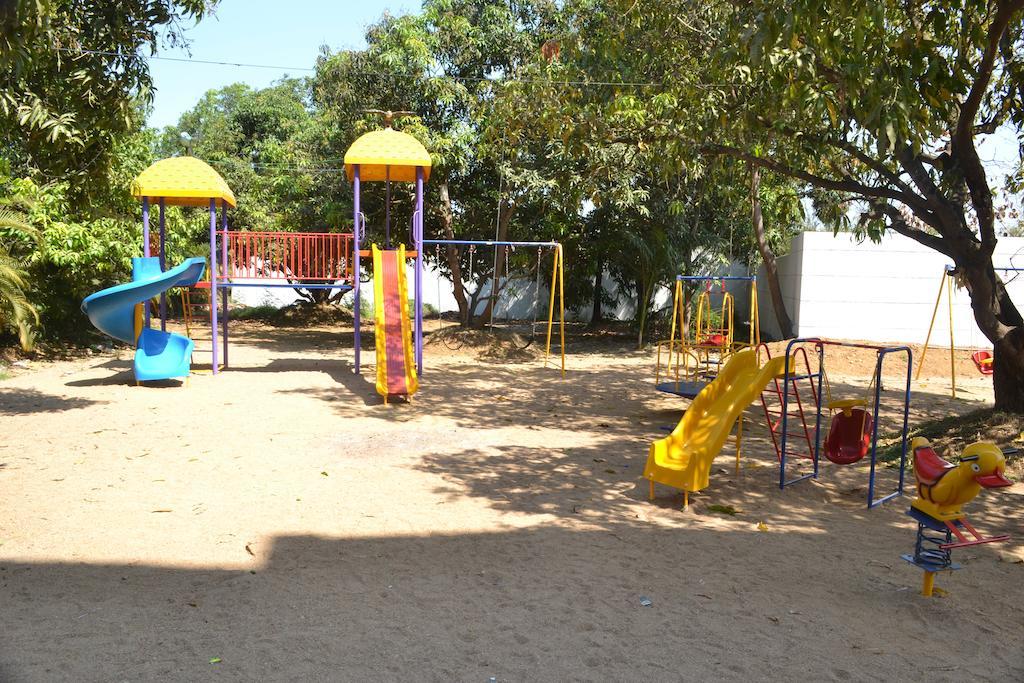 Pluz Resort Silvassa Exterior foto